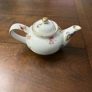 Very small teapot.